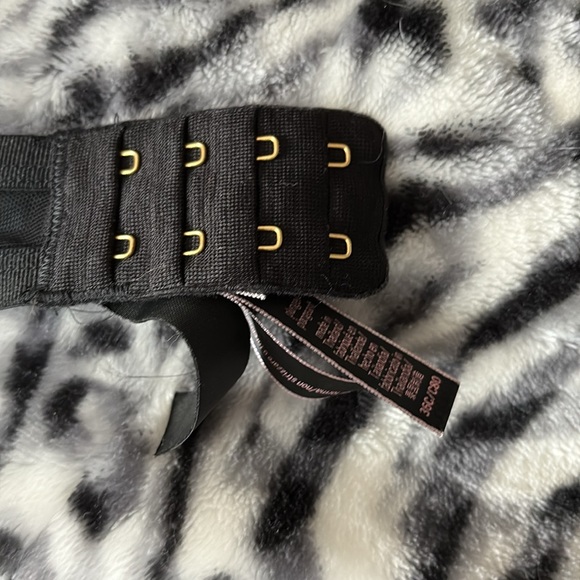 NWOT Victoria’s Secret black padded underwire bra - Picture 6 of 7